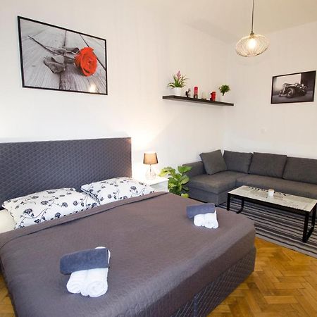 Exlusive Apartment Paris Style Prague Ngoại thất bức ảnh